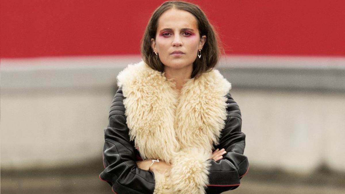 Алісія Вікандер знялась у модній осінній фотосесії та розповіла про стосунки з чоловіком Алісія Вікандер знялась у модній осінній фотосесії та розповіла про стосунки з чоловіком