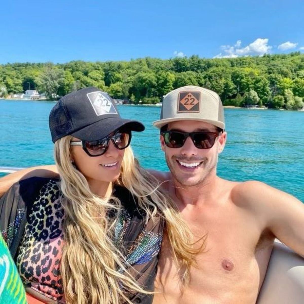 Ти причина моєї усмішки: Періс Гілтон зворушливо привітала бойфренда з річницею Ти причина моєї усмішки: Періс Гілтон зворушливо привітала бойфренда з річницею