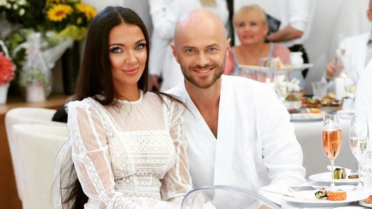 Влад Яма з дружиною знялися у романтичній фотосесії: спекотні фото з Одеси Влад Яма з дружиною знялися у романтичній фотосесії: спекотні фото з Одеси