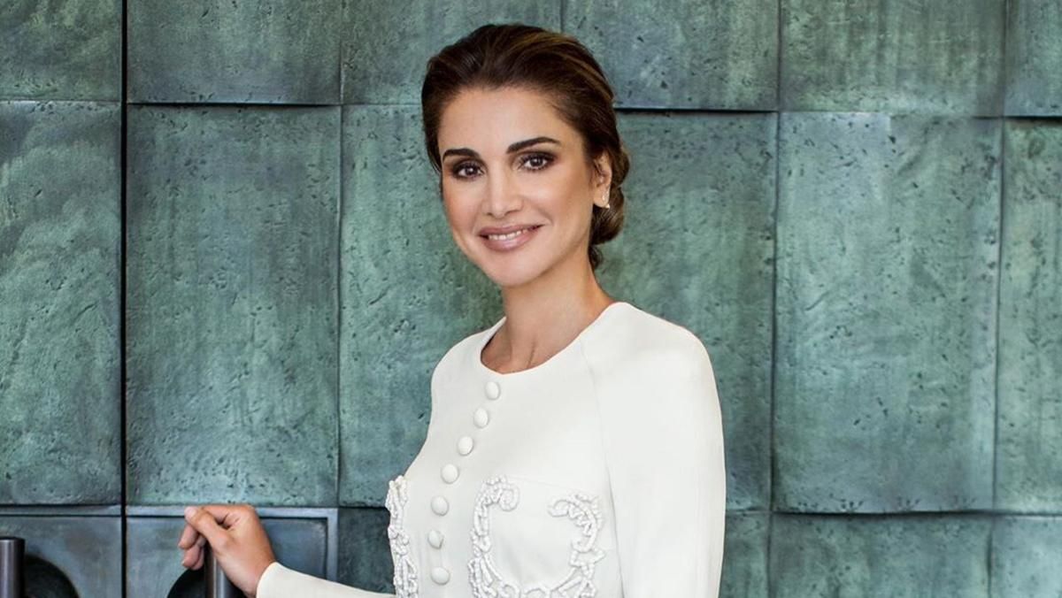 В белом платье в окружении родных: королева Рания показала, как провела 50-летие В белом платье в окружении родных: королева Рания показала, как провела 50-летие