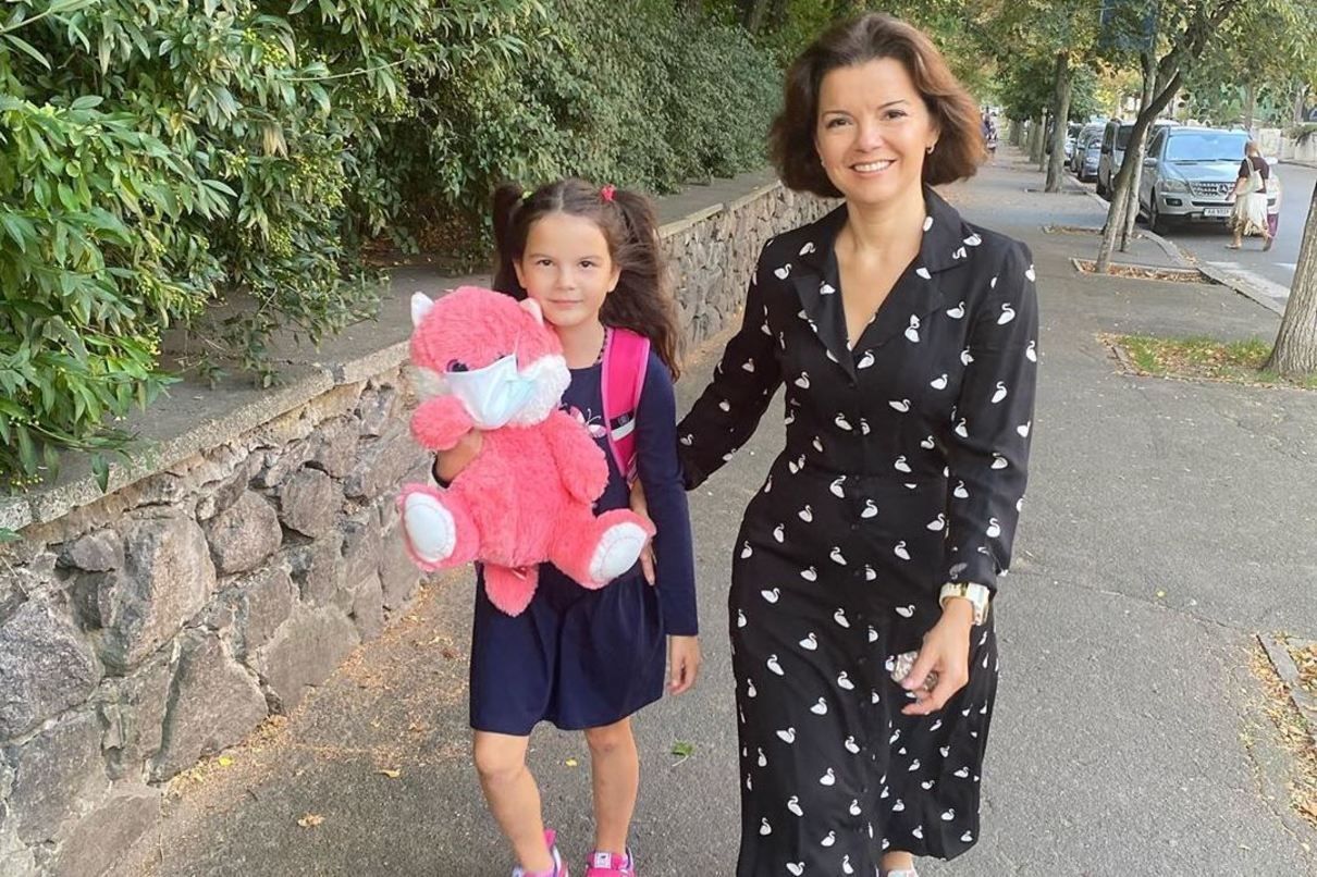 Марічка Падалко одужала від коронавірусу і відвела доньку до школи: милі фото