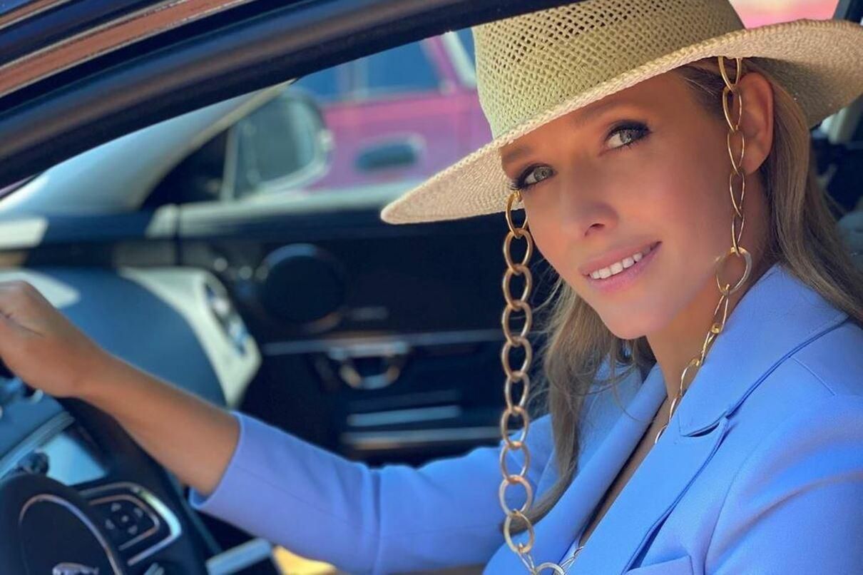 У білому костюмі: Катя Осадча вразила бездоганним образом – фото У білому костюмі: Катя Осадча вразила бездоганним образом – фото