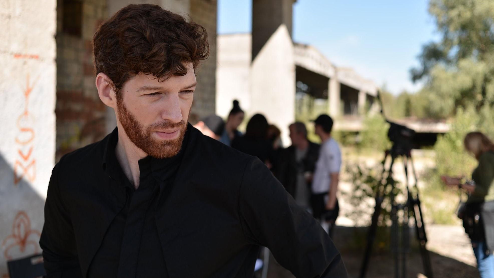 В Киеве возобновили съемки триллера с американским актером Омри Роузом: захватывающие кадры В Киеве возобновили съемки триллера с американским актером Омри Роузом: захватывающие кадры