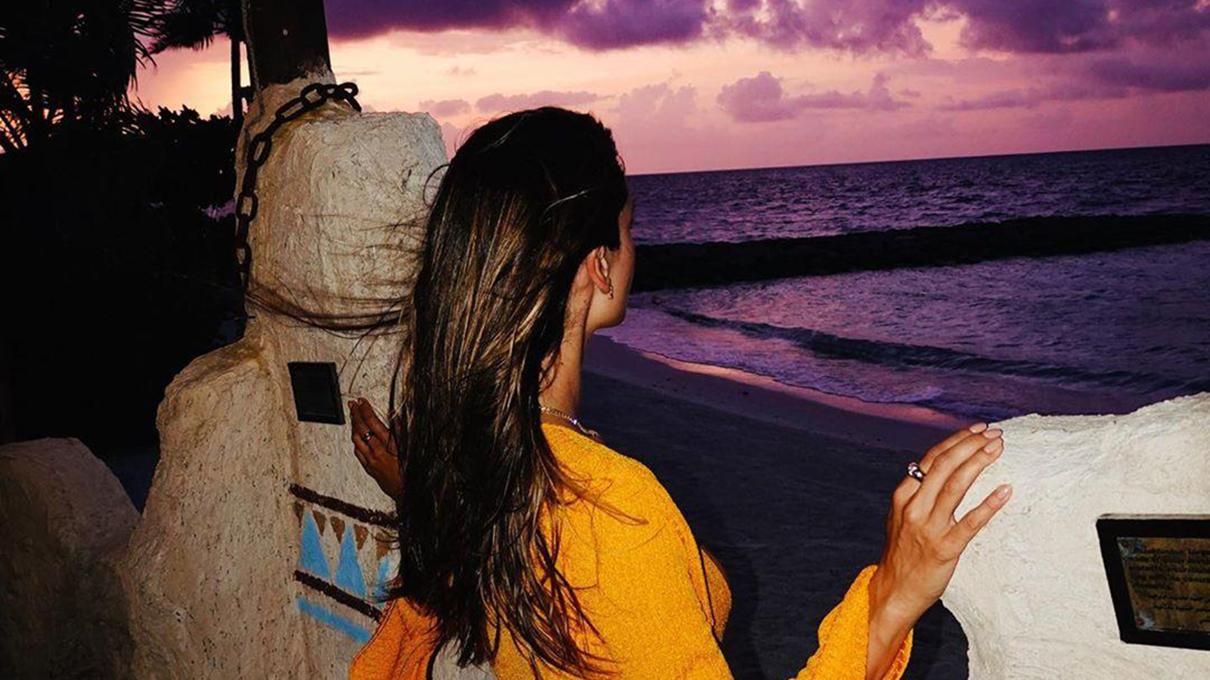 Фіолетовий захід сонця: Аллесандра Амбросіо показала неймовірні кадри з відпочинку на Мальдівах