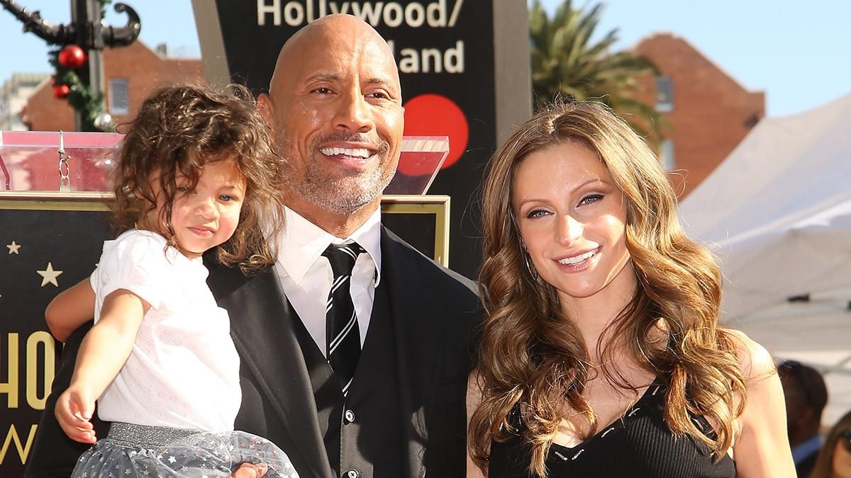 Двейн Джонсон з сім'єю перехворів на коронавірус Двейн Джонсон з сім'єю перехворів на коронавірус