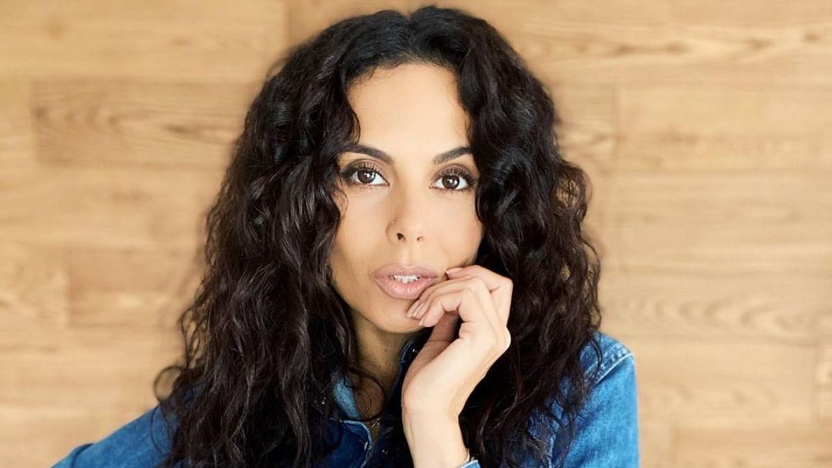 В белом халате: Настя Каменских очаровала сеть фотографией со щенками В белом халате: Настя Каменских очаровала сеть фотографией со щенками