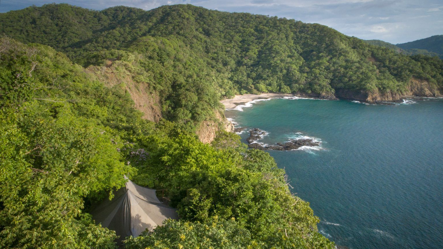 Легкий інтер'єр та відсутність бетону: в Коста-Риці побудували еко готель – фото 