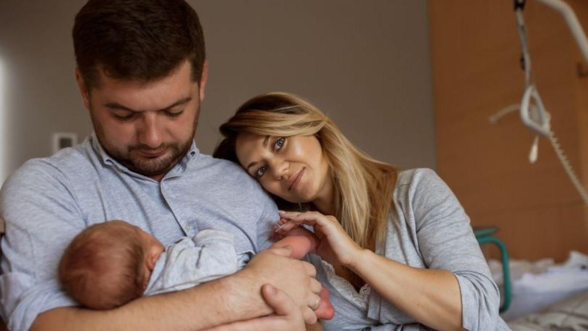 Акторка Анна Саліванчук влаштувала фотосесію з новонародженим сином у пологовому будинку 