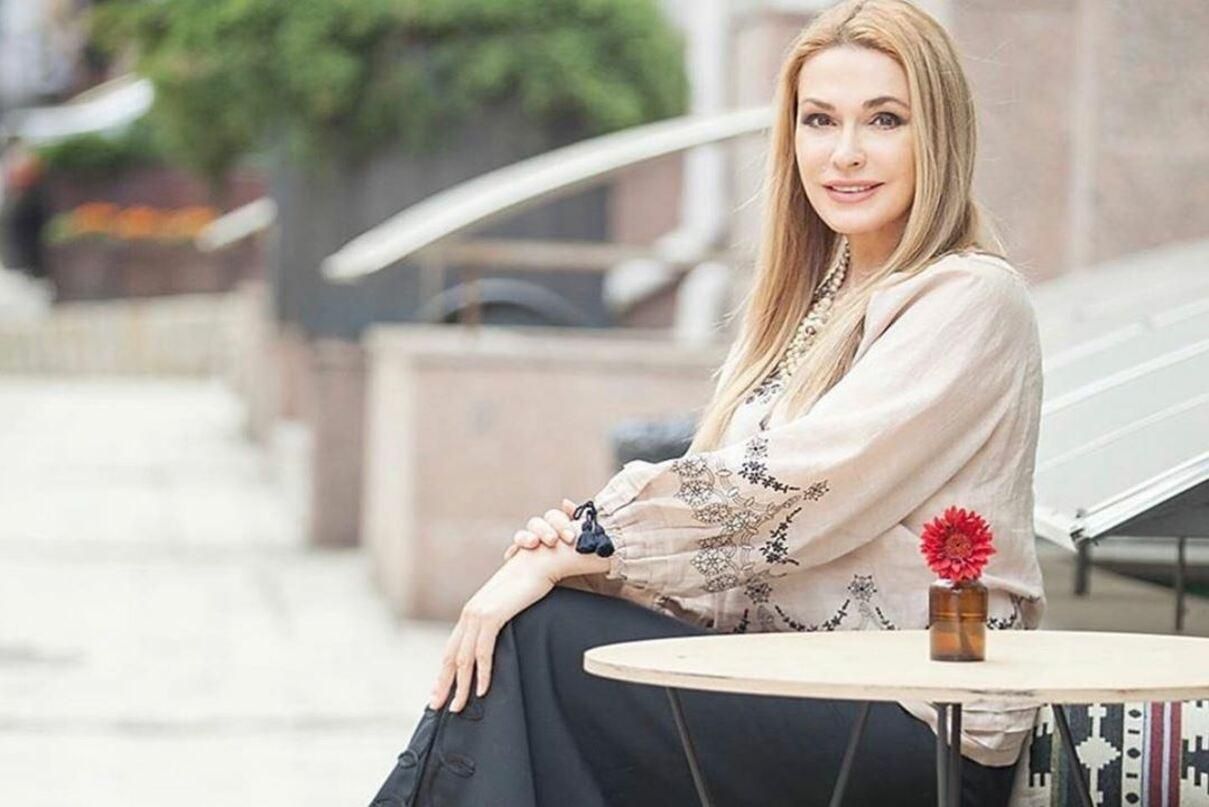 В нюдовой вышиванке: Ольга Сумская поразила украинским образом – нежные фото В нюдовой вышиванке: Ольга Сумская поразила украинским образом – нежные фото