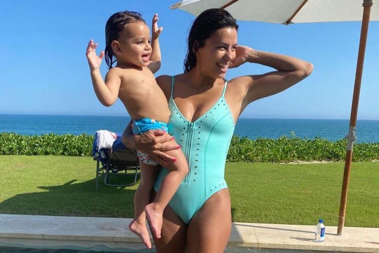 Єва Лонгорія зачарувала мережу ніжним фото з сином: милі світлини Єва Лонгорія зачарувала мережу ніжним фото з сином: милі світлини