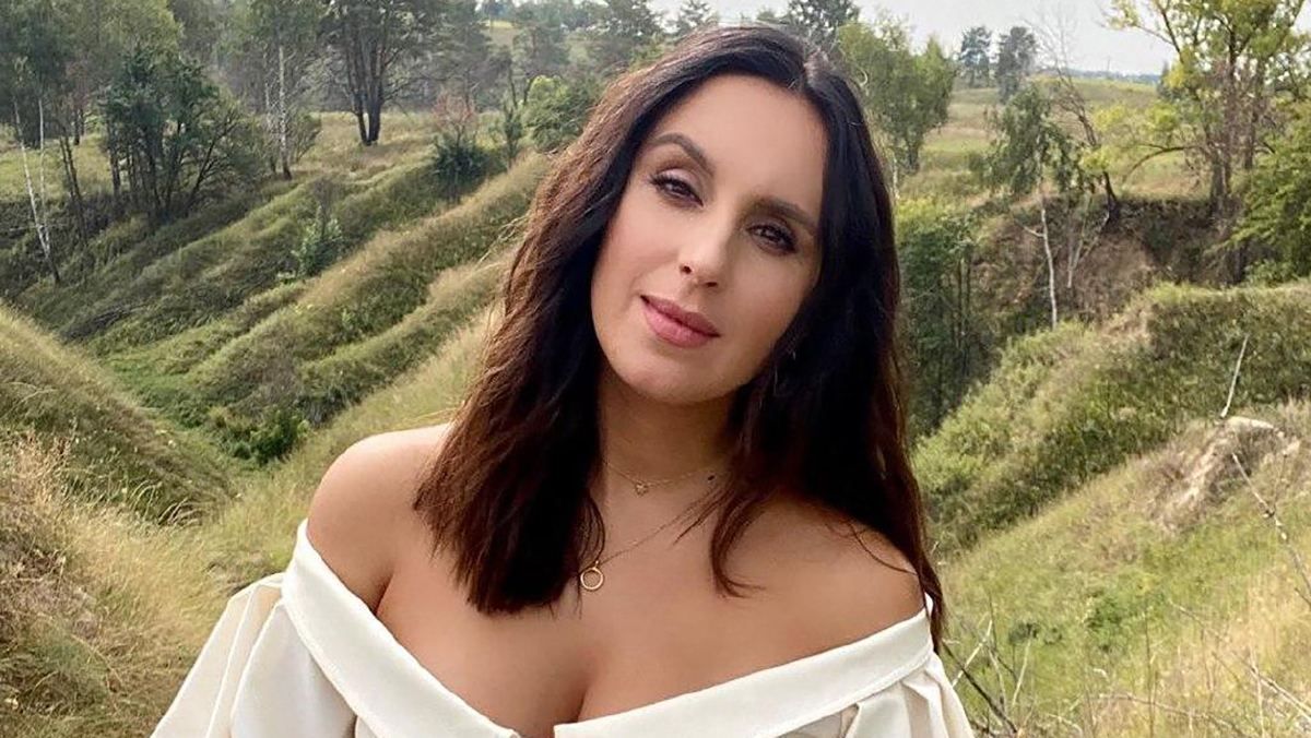 У молочній сукні з корсетом: Джамала показала яскраву фотосесію У молочній сукні з корсетом: Джамала показала яскраву фотосесію