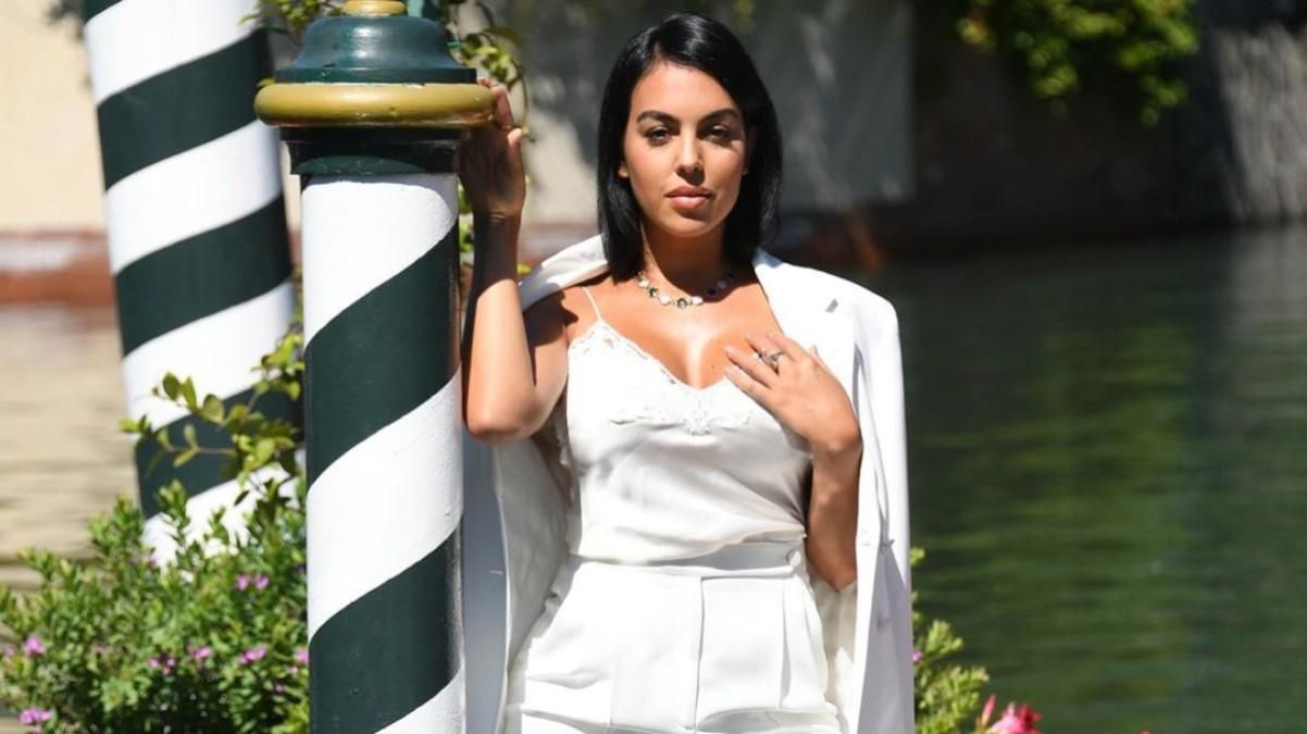 Джорджина Родрігес сконфузилась на червоній доріжці Венеційського кінофестивалю: фото Джорджина Родрігес сконфузилась на червоній доріжці Венеційського кінофестивалю: фото