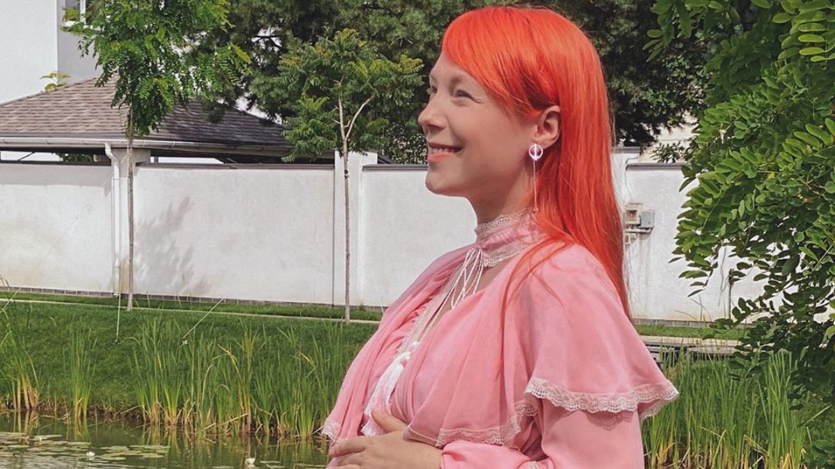 У піджаку на оголене тіло: Світлана Тарабарова вразила фотосесією на дев'ятому місяці вагітності