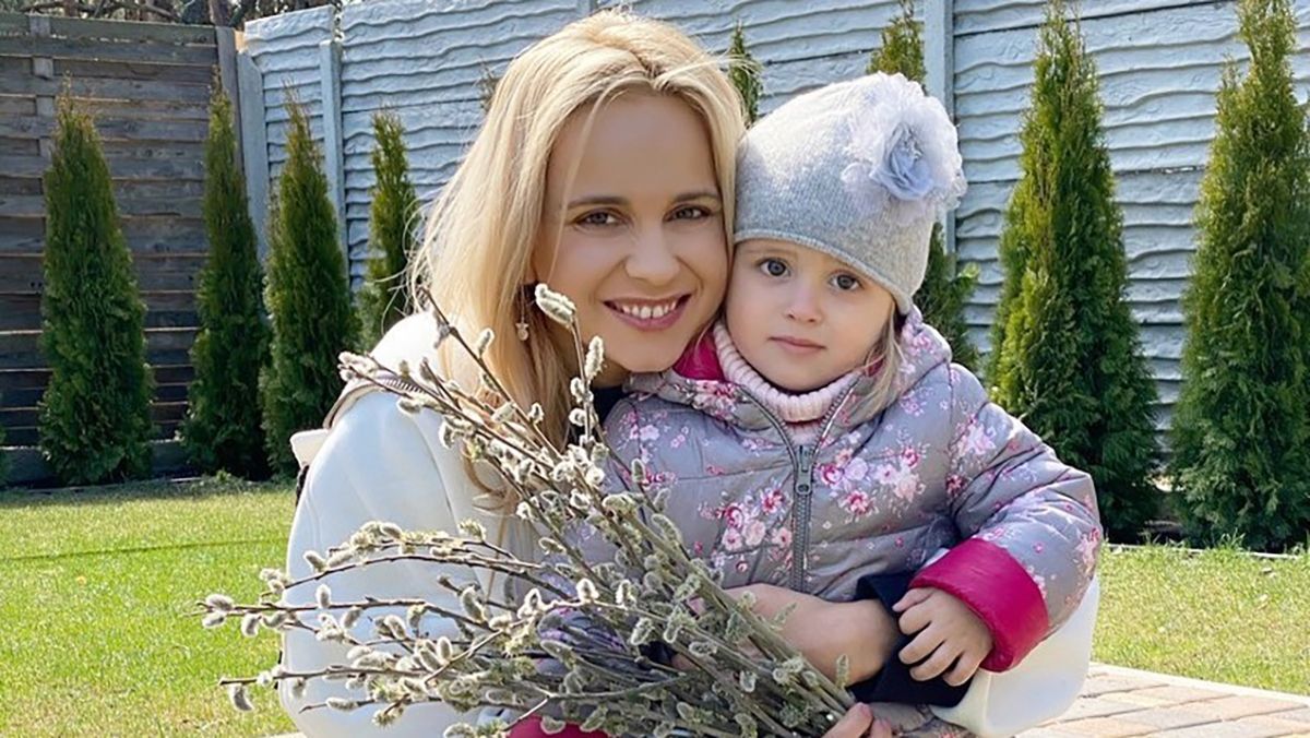 Лилия Ребрик умилила фото с младшей дочерью на фоне фантастического замка