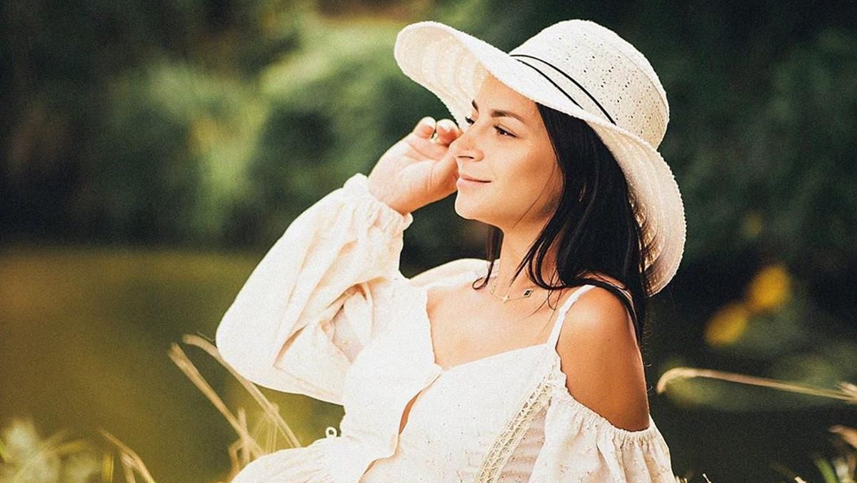 В стильном комбинезоне: беременная Илона Гвоздева появилась на светском мероприятии – фото В стильном комбинезоне: беременная Илона Гвоздева появилась на светском мероприятии – фото