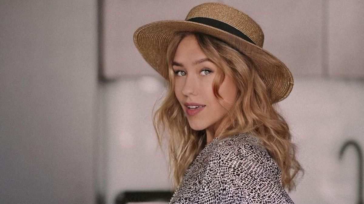 У літній сукні: Даша Квіткова підкорила мережу бездоганним образом – фото У літній сукні: Даша Квіткова підкорила мережу бездоганним образом – фото