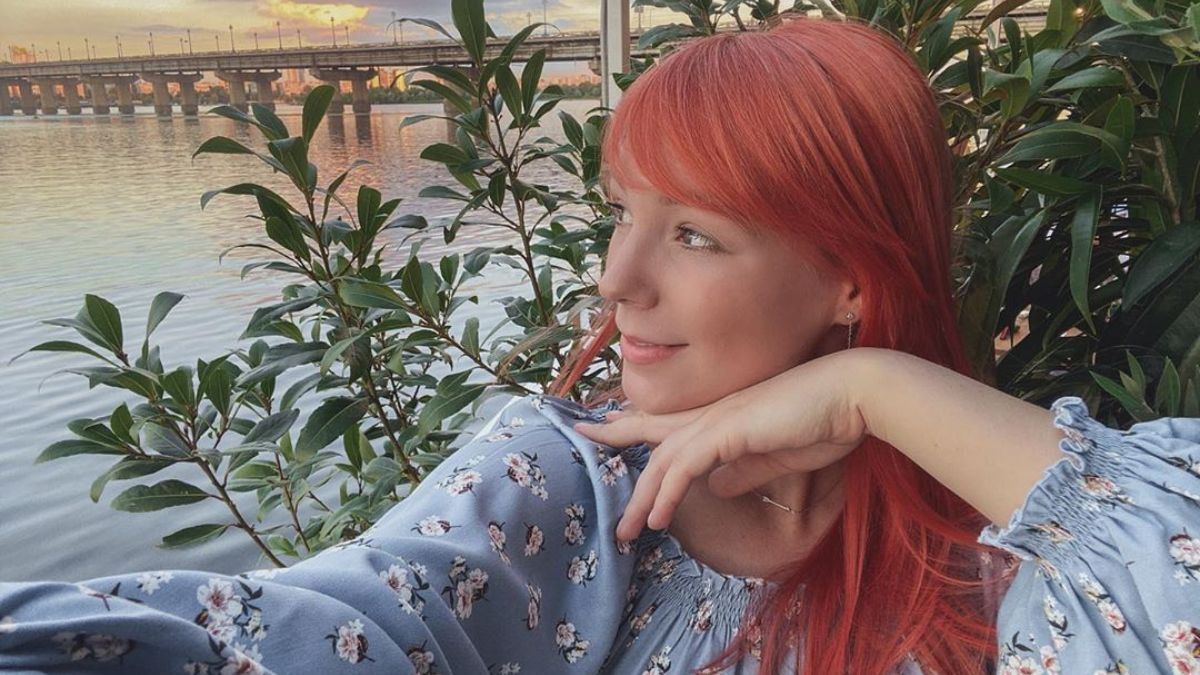 В платье цвета хаки: Светлана Тарабарова очаровала образом на последнем месяце беременности В платье цвета хаки: Светлана Тарабарова очаровала образом на последнем месяце беременности