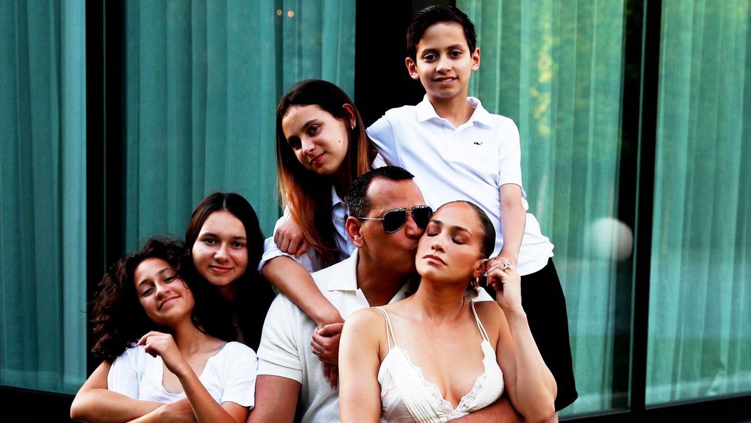 З Днем праці: як Джей Ло, Хлої Кардашян та Іванка Трамп привітали американців З Днем праці: як Джей Ло, Хлої Кардашян та Іванка Трамп привітали американців