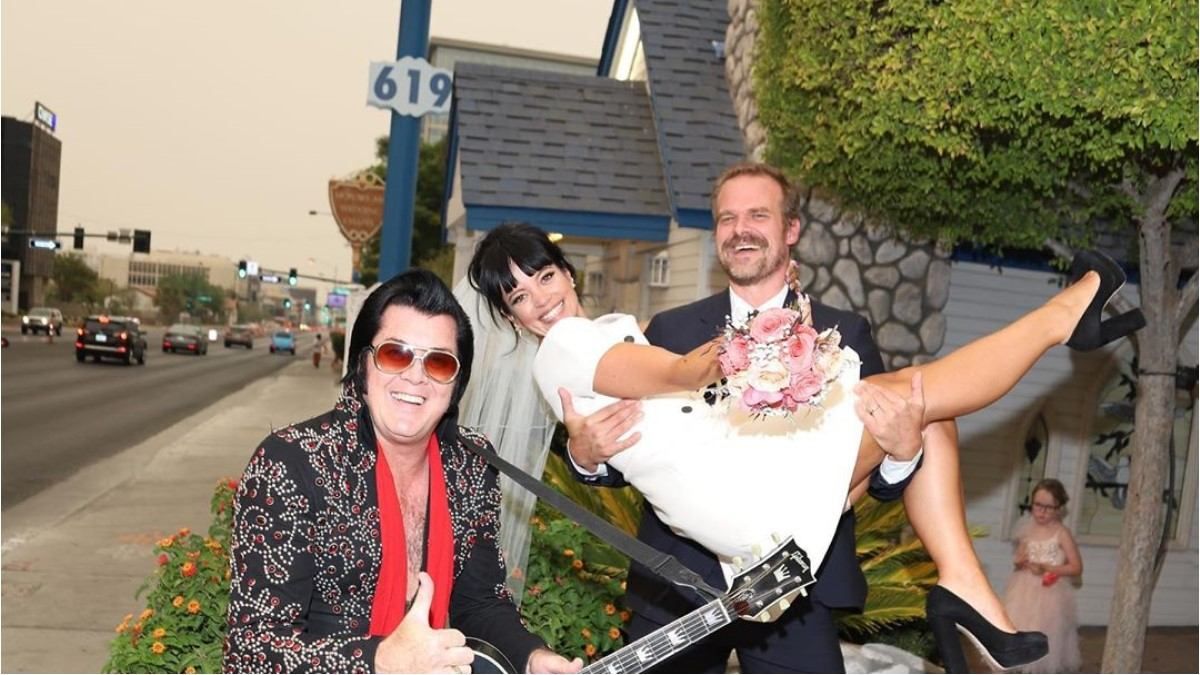 Певица Лили Аллен вышла замуж: какое необычное платье выбрала невеста Певица Лили Аллен вышла замуж: какое необычное платье выбрала невеста