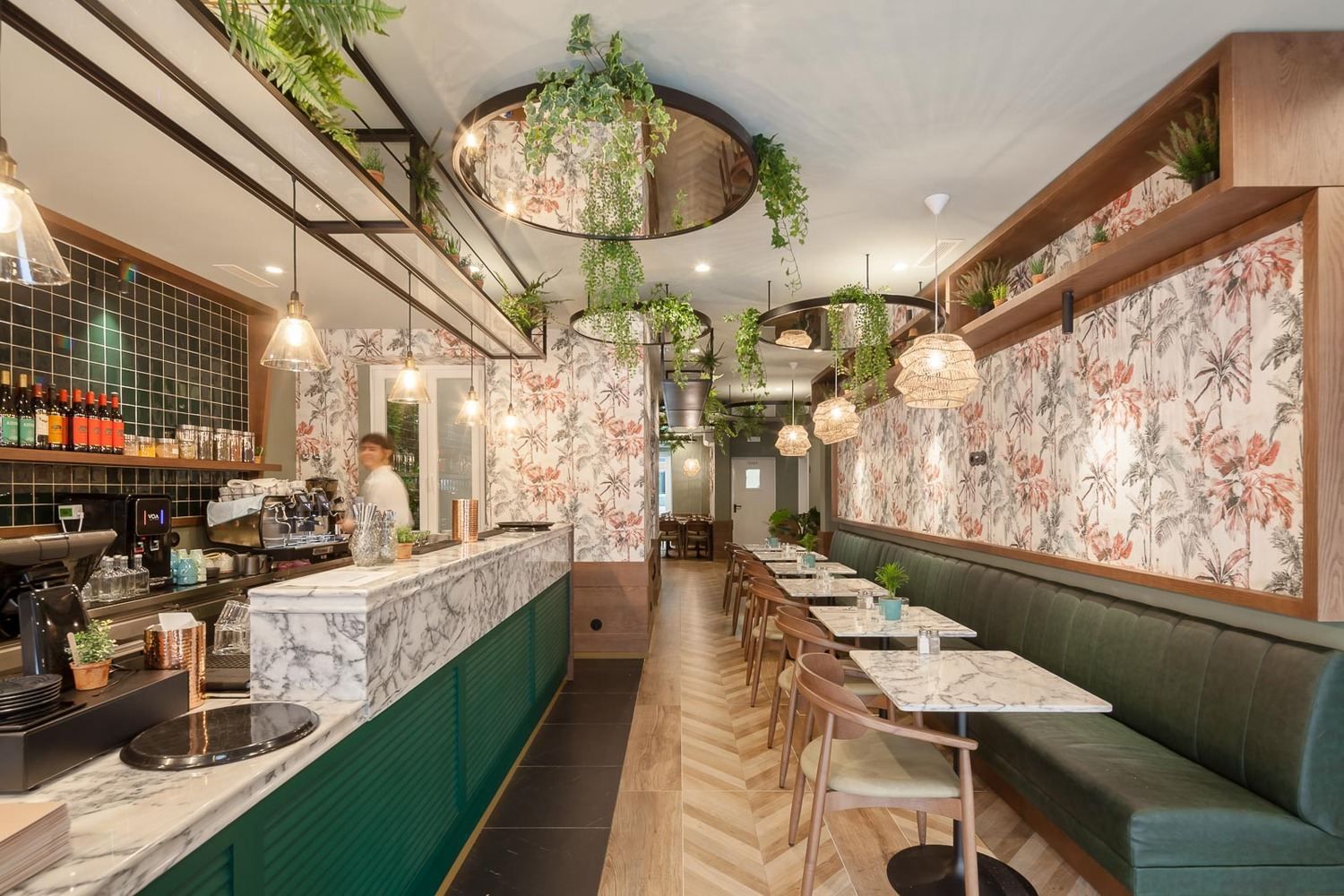 Квітковий інтер'єр: в Португалії відкрили бар з стильними шпалерами – фото Квітковий інтер'єр: в Португалії відкрили бар з стильними шпалерами – фото