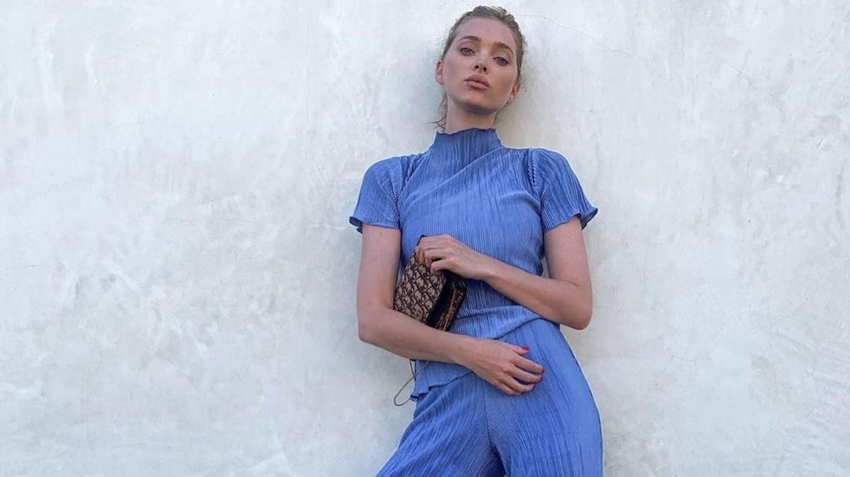 В голубом платье с вырезом на спине: Эльза Хоск покорила сеть безупречным образом В голубом платье с вырезом на спине: Эльза Хоск покорила сеть безупречным образом