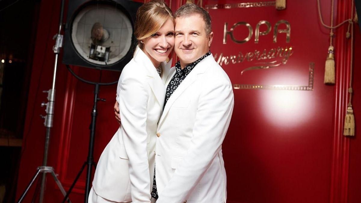 Юрій Горбунов замилував мережу світлиною з коханою Катею Осадчою та сином Іваном Юрій Горбунов замилував мережу світлиною з коханою Катею Осадчою та сином Іваном