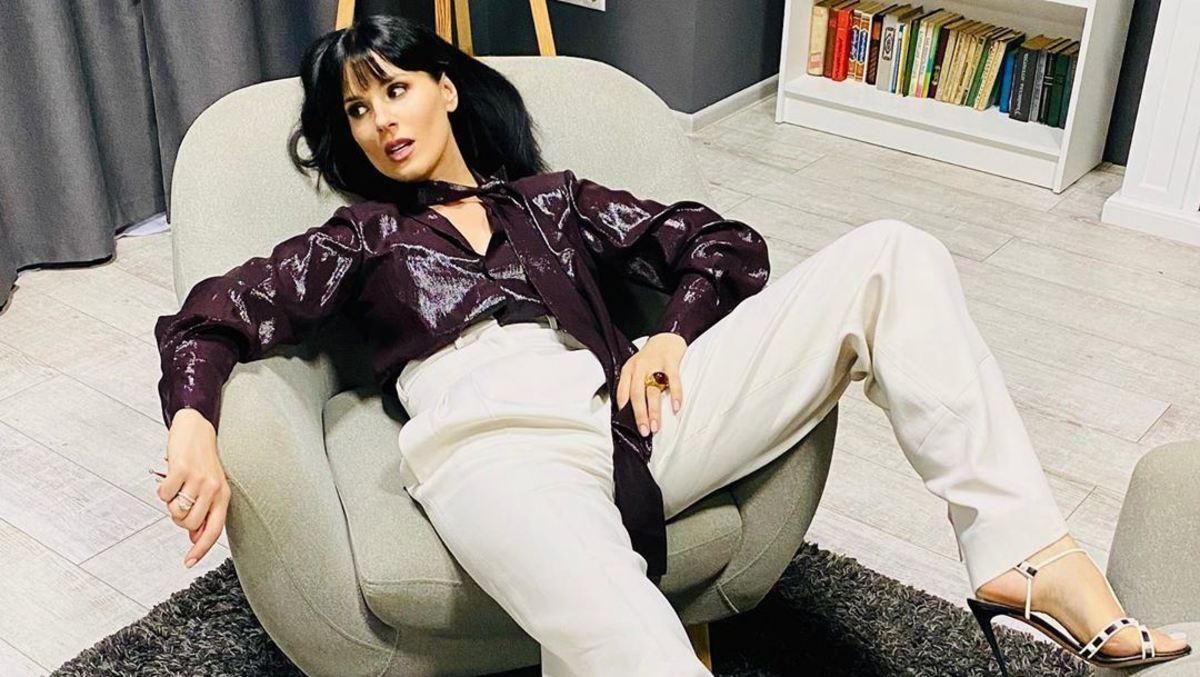 В лаймовом костюме: Маша Ефросинина показала фото без макияжа В лаймовом костюме: Маша Ефросинина показала фото без макияжа