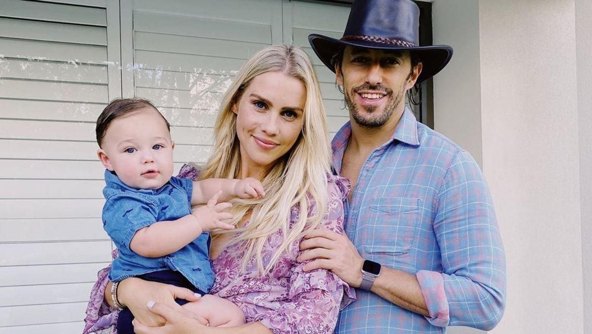 Звезда "Дневников вампира" Клэр Холт стала мамой во второй раз и показала первое фото девочки Звезда "Дневников вампира" Клэр Холт стала мамой во второй раз и показала первое фото девочки