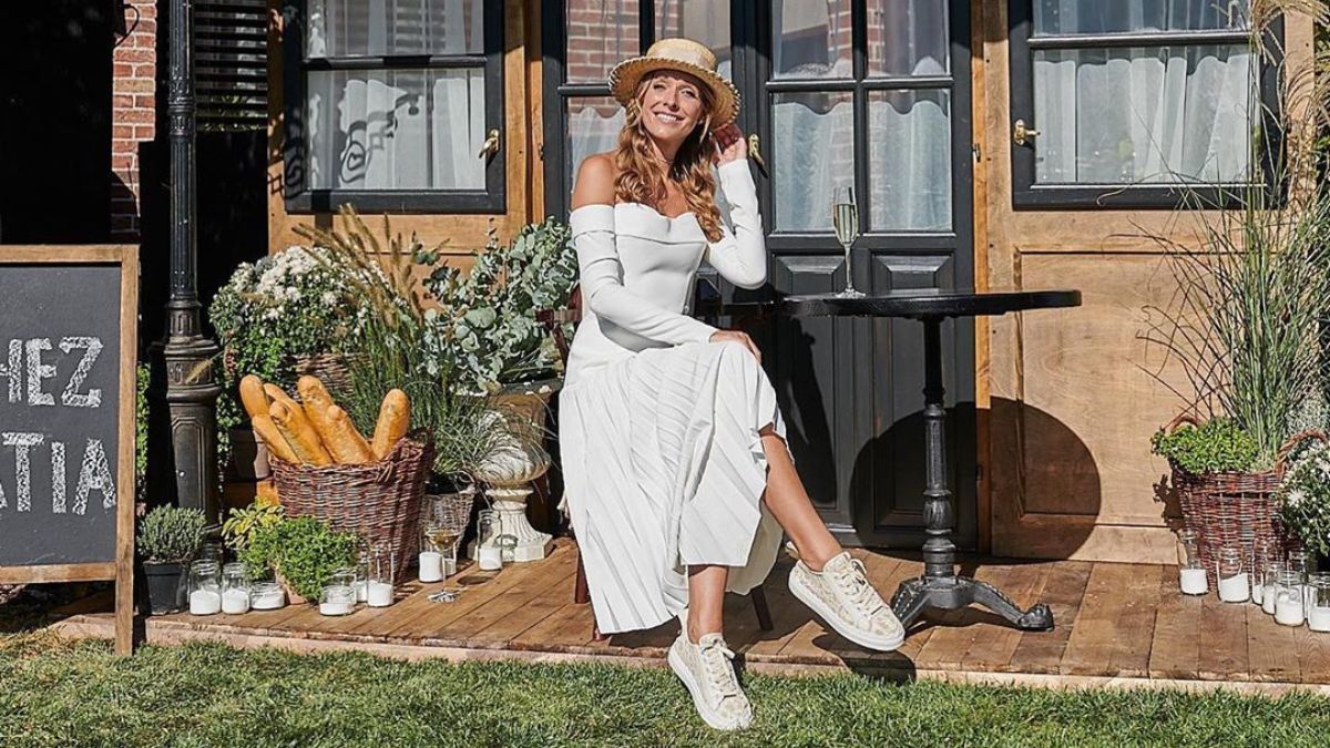 В белой одежде и шляпе: Катя Осадчая выбрала нежный образ для празднования дня рождения В белой одежде и шляпе: Катя Осадчая выбрала нежный образ для празднования дня рождения