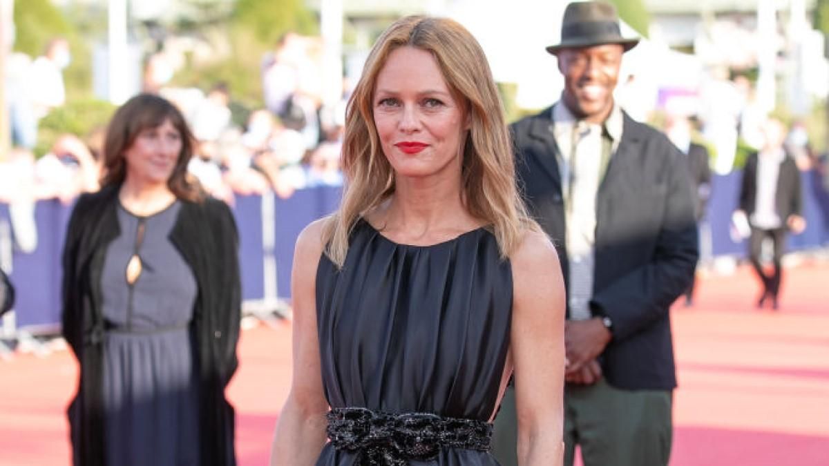 В прозрачной блузке или одежде без белья: новые выходы Ванессы Паради на кинофестивале В прозрачной блузке или одежде без белья: новые выходы Ванессы Паради на кинофестивале