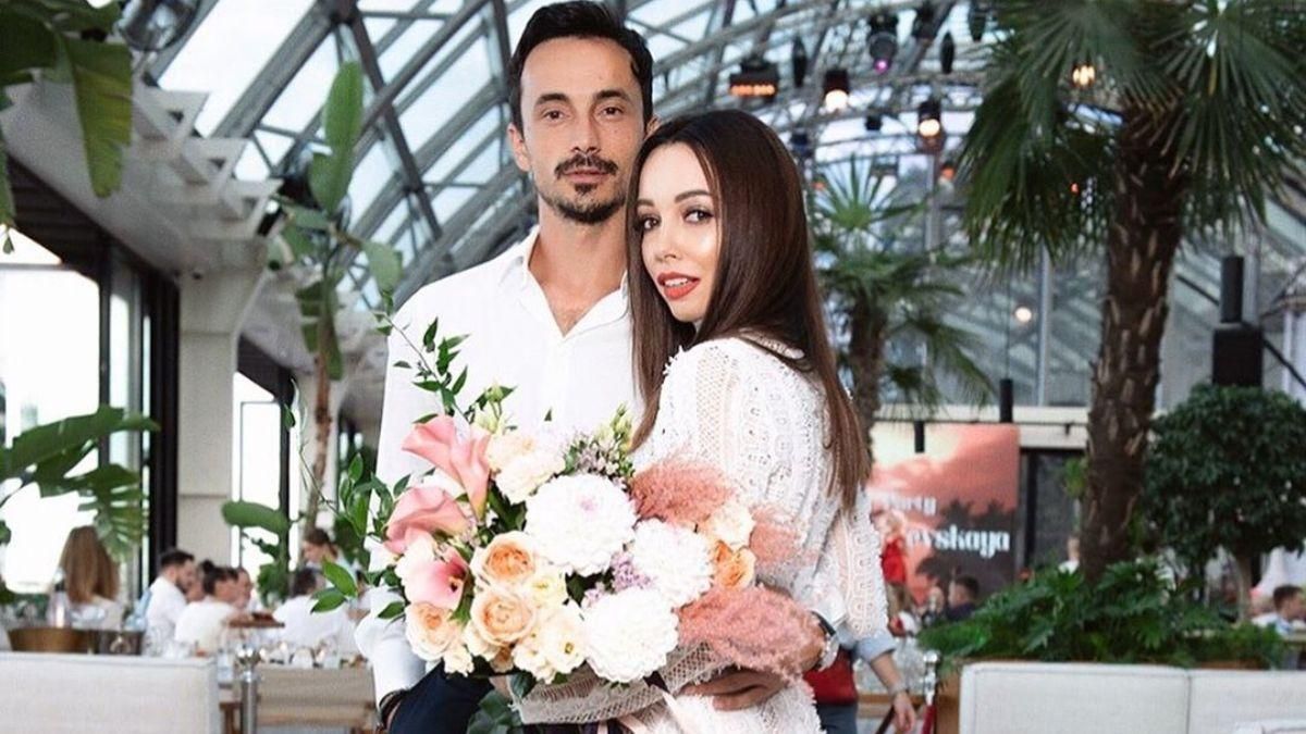 Александр Стоянов трогательно поздравил Екатерину Кухар с годовщиной свадьбы: видео Александр Стоянов трогательно поздравил Екатерину Кухар с годовщиной свадьбы: видео