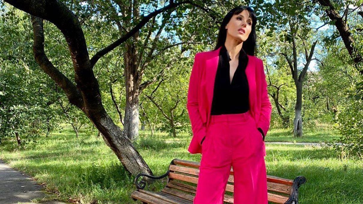 В розовом костюме: Маша Ефросинина очаровала трендовым образом В розовом костюме: Маша Ефросинина очаровала трендовым образом