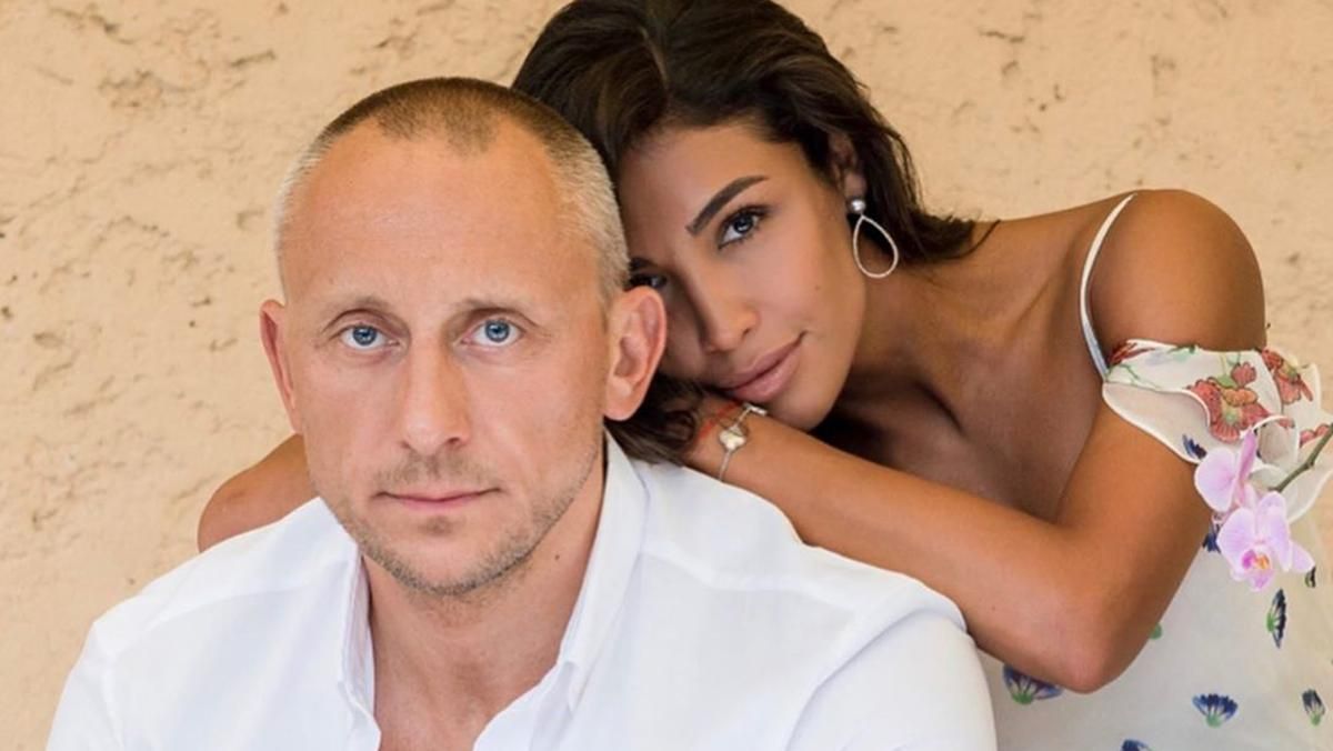 Санта Дімопулос вперше розповіла, як отримала пропозицію одруження від коханого Санта Дімопулос вперше розповіла, як отримала пропозицію одруження від коханого