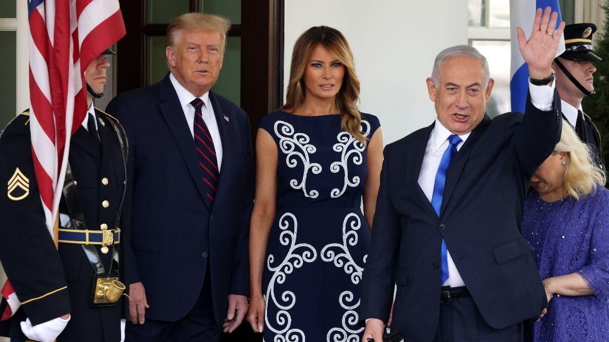 В платье от Prada: Мелания Трамп продемонстрировала элегантный образ – фото В платье от Prada: Мелания Трамп продемонстрировала элегантный образ – фото