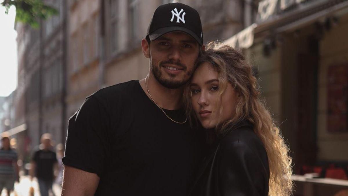 Нікіта Добринін показав романтичну фотосесію з дружиною: миловидні кадри Нікіта Добринін показав романтичну фотосесію з дружиною: миловидні кадри