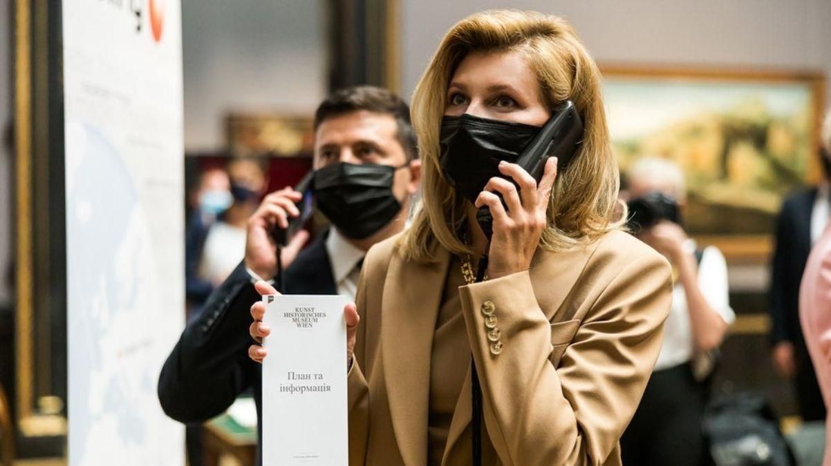 В коричневом костюме: Елена Зеленская покорила безупречным образом – фото В коричневом костюме: Елена Зеленская покорила безупречным образом – фото