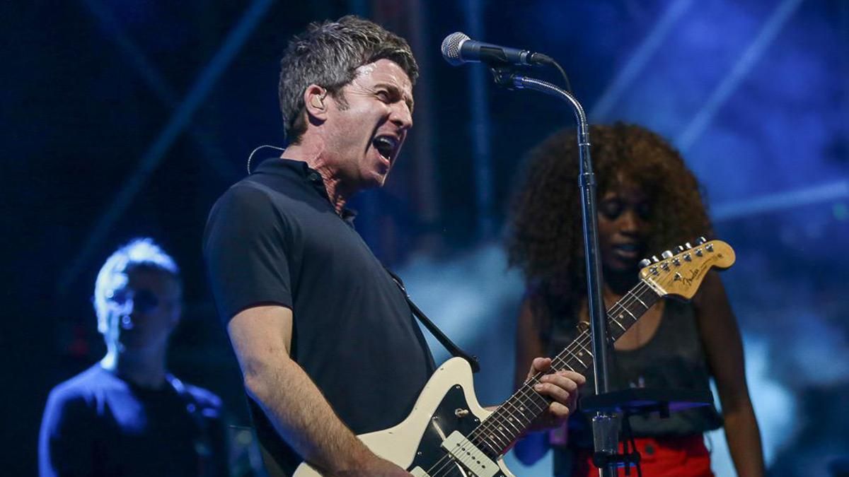 Британский певец Ноэл Галлахер отказался носить маску для защиты от COVID-19 Британский певец Ноэл Галлахер отказался носить маску для защиты от COVID-19