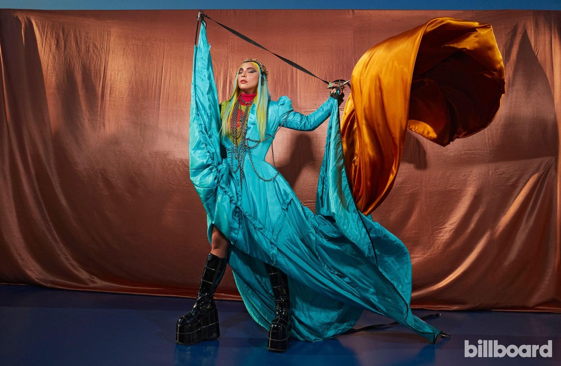 В футуристических образах: Леди Гага стала главной звездой журнала Billboard – яркие фото