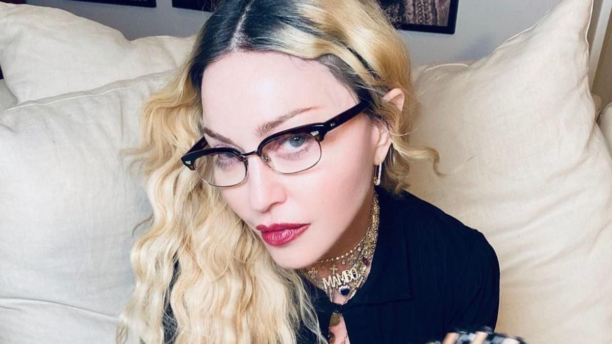 С ромашкой в волосах: Мадонна опубликовала архивную фотографию