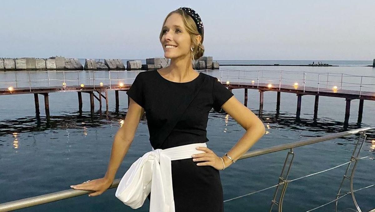 На тлі безмежного моря: Катя Осадча показала захід сонця – чарівні кадри На тлі безмежного моря: Катя Осадча показала захід сонця – чарівні кадри