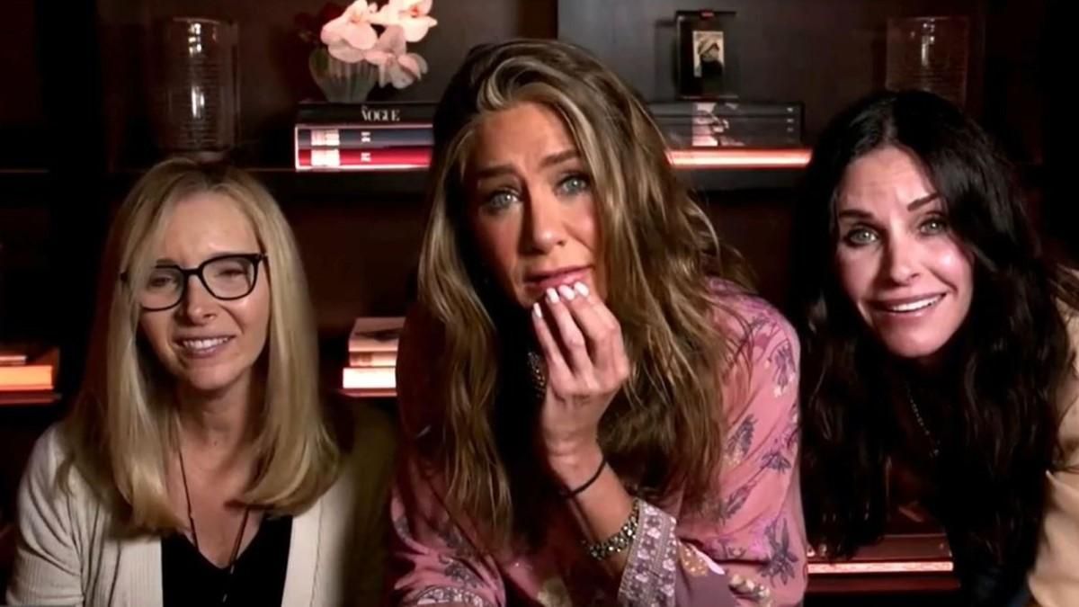 Звезды сериала "Друзья" объединились на Эмми: забавное видео Звезды сериала "Друзья" объединились на Эмми: забавное видео