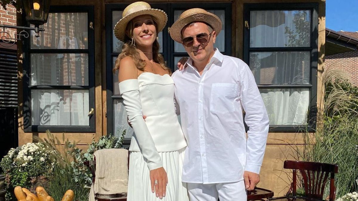 В защитных масках в такси: Осадчая и Горбунов показали, как возвращались домой из отпуска В защитных масках в такси: Осадчая и Горбунов показали, как возвращались домой из отпуска