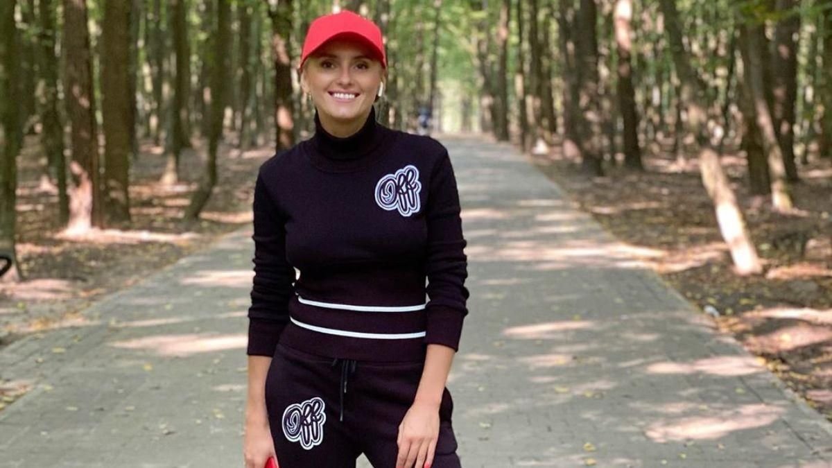 У чорному спортивному костюмі: Ірина Федишин показала варіант образу для ранкової зарядки У чорному спортивному костюмі: Ірина Федишин показала варіант образу для ранкової зарядки