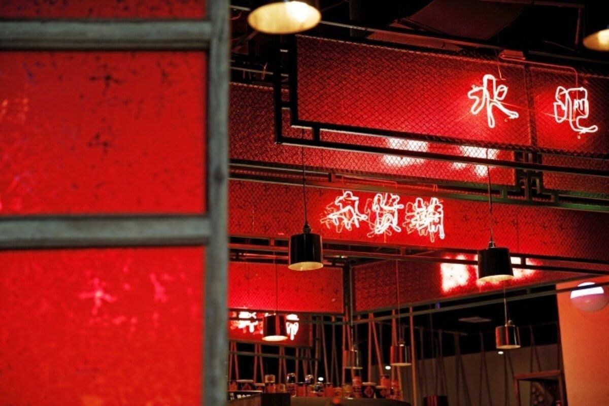 В інтер'єрі багато традиційного китайського червоного кольору