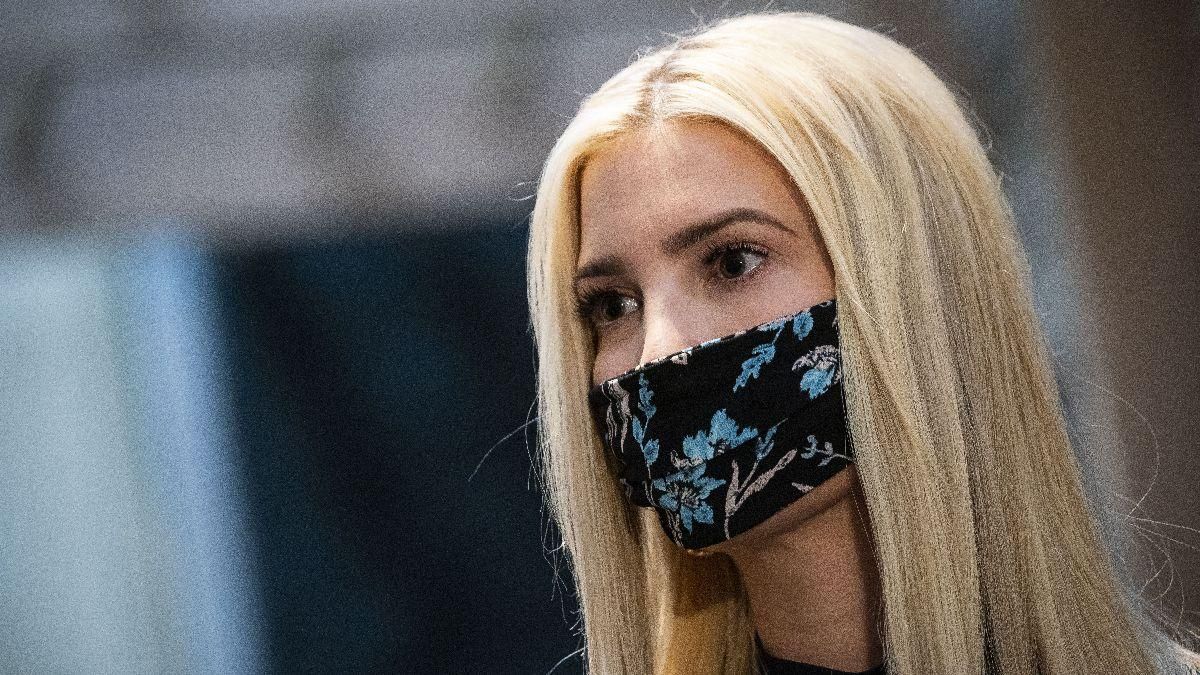 З бездоганним макіяжем на обличчі: Іванка Трамп взяла участь у круглому столі – фото З бездоганним макіяжем на обличчі: Іванка Трамп взяла участь у круглому столі – фото