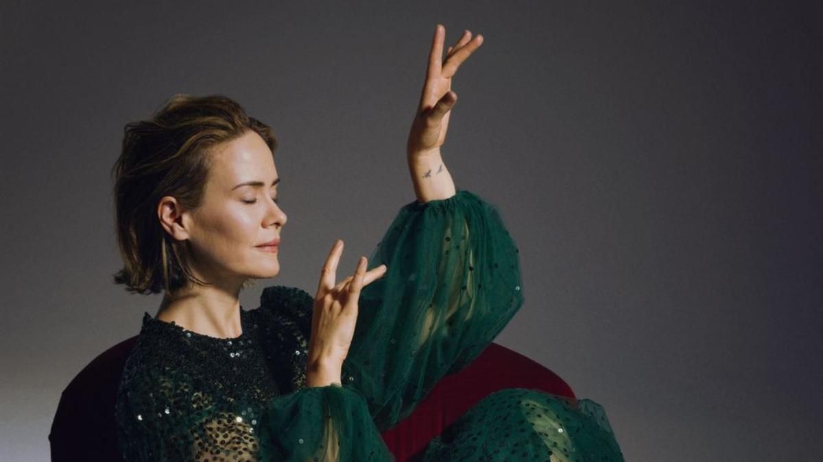 Звезда сериала "Рэтчед" украсила обложку Harper's Bazaar: потрясающие фото Сары Полсон Звезда сериала "Рэтчед" украсила обложку Harper's Bazaar: потрясающие фото Сары Полсон