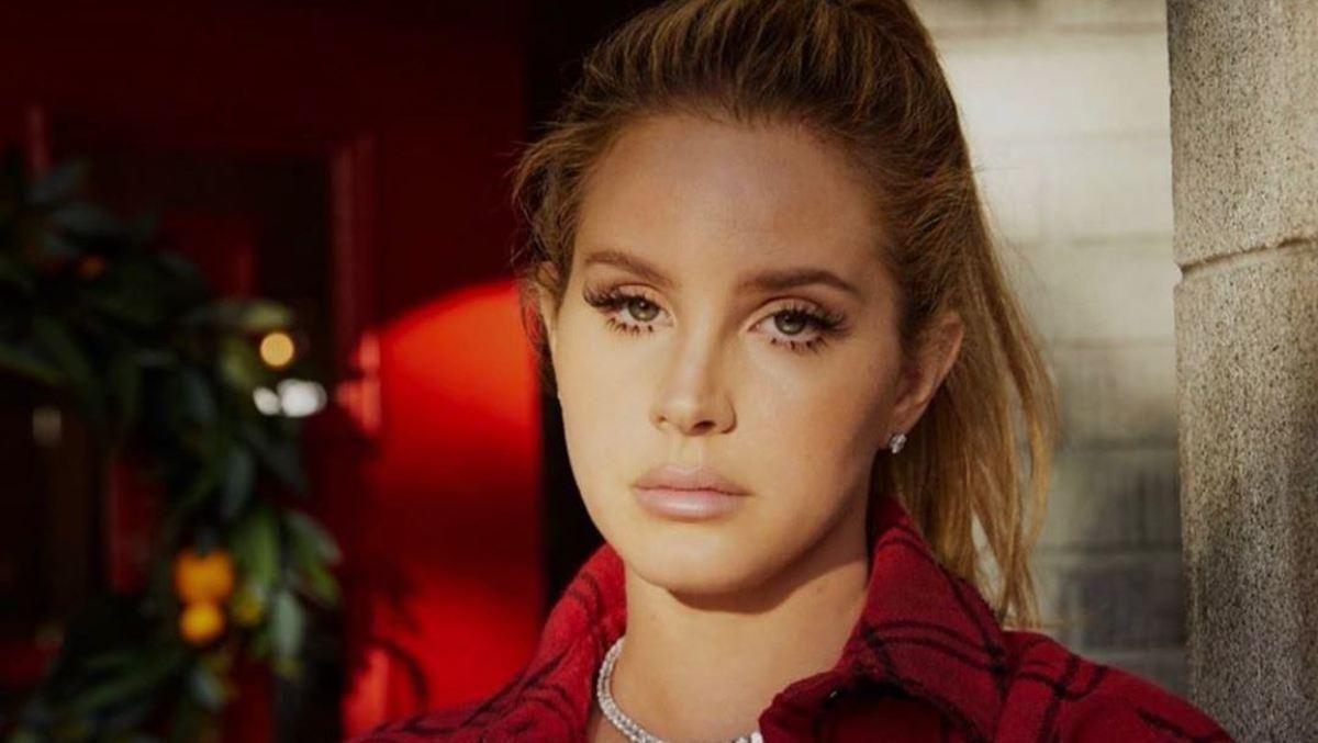 У трендовому вбранні Gucci: Лана Дель Рей знялась в новій фотосесії вперше за довгий час У трендовому вбранні Gucci: Лана Дель Рей знялась в новій фотосесії вперше за довгий час