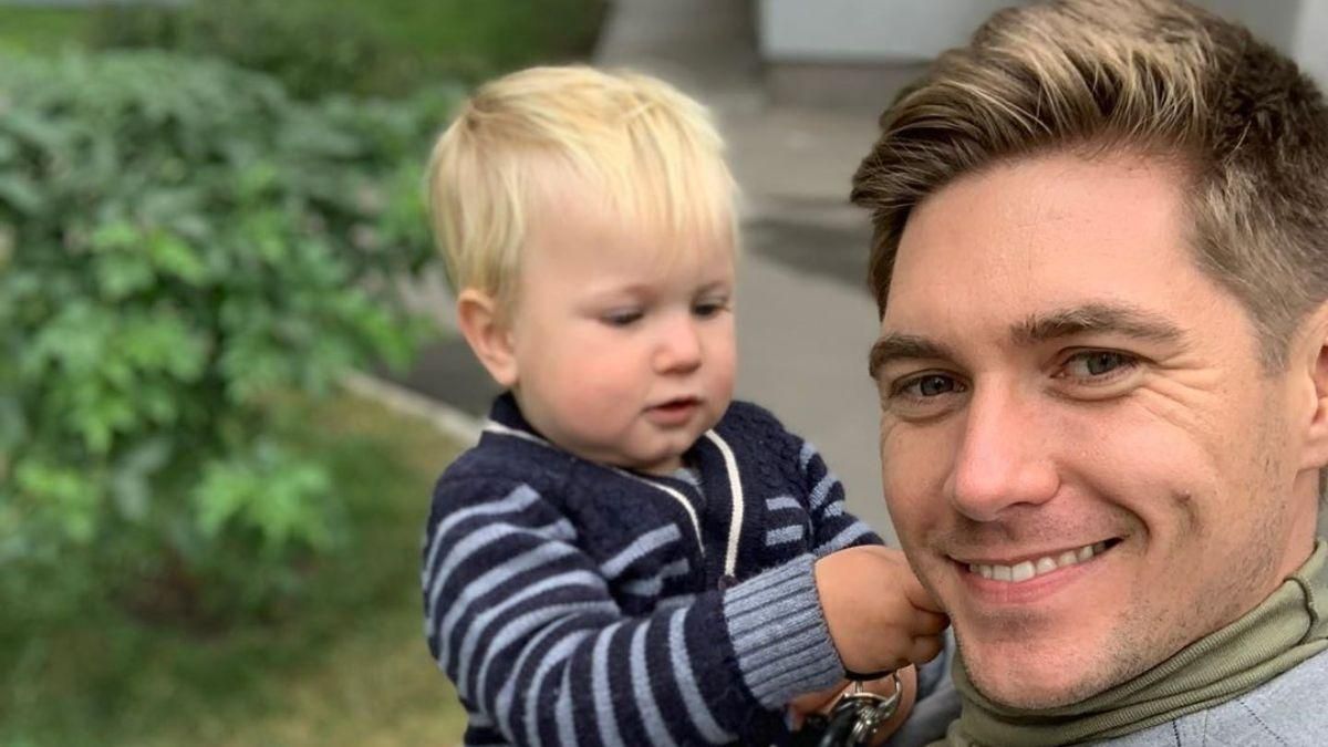 Володимир Остапчук розсмішив мережу світлинами з маленьким сином Володимир Остапчук розсмішив мережу світлинами з маленьким сином