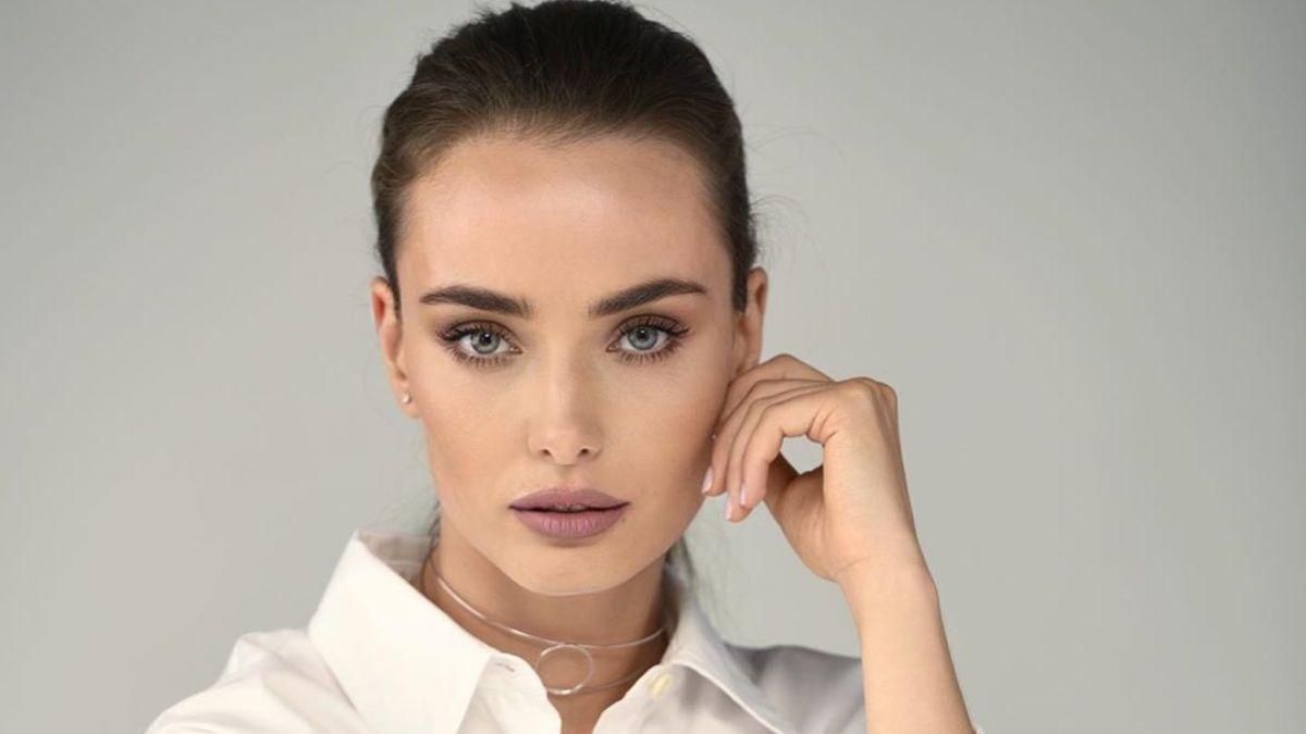 Як Анджеліна Джолі: Ксенія Мішина підкорила бездоганним образом – фото Як Анджеліна Джолі: Ксенія Мішина підкорила бездоганним образом – фото