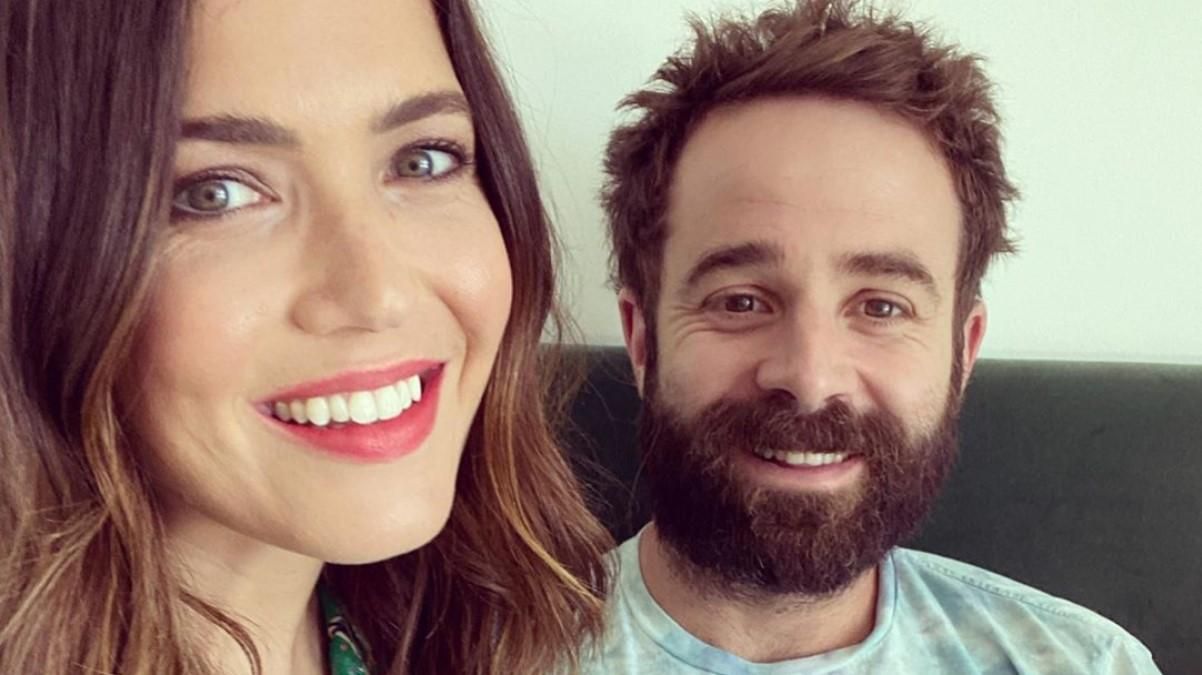 Мэнди Мур и Тейлор Голдсмит впервые станут родителями фото Мэнди Мур и Тейлор Голдсмит впервые станут родителями фото